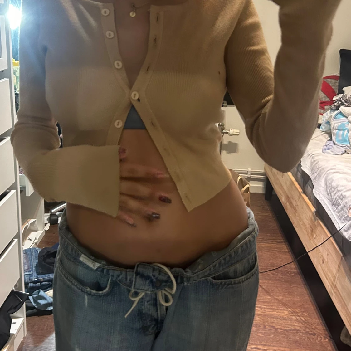 Beige croppad cardigan med knappar - 1