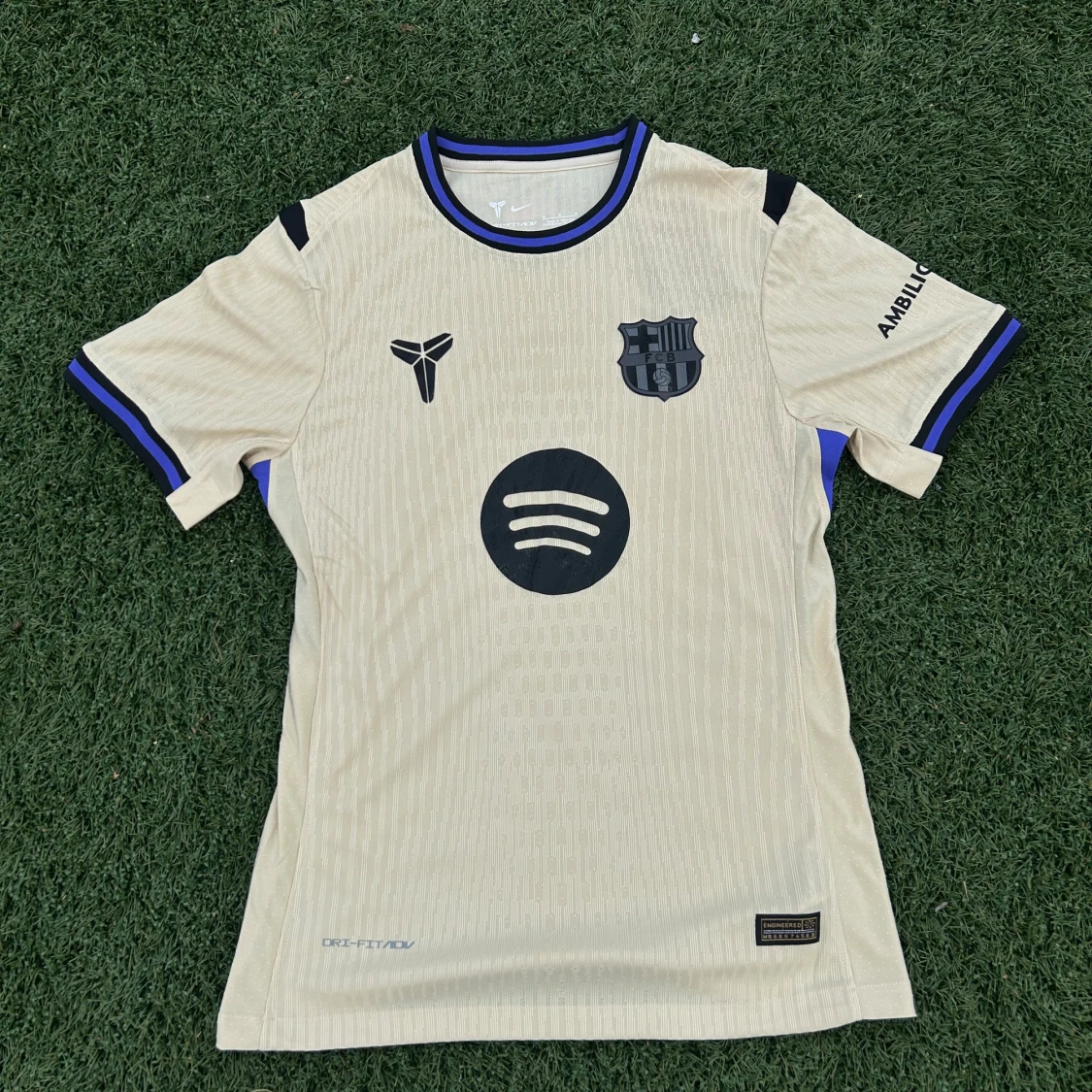 Beige FC Barcelona Nike fotbollströja