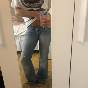 Ultra low waist jeans  - Jätte låg midjade jeans från en marknad i Spanien original pris 400kr står inte storlek men skulle säga att de är en 34 💗💗