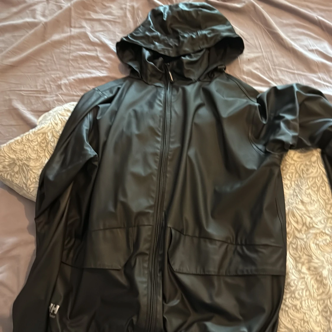 Svart regnjacka från Helly Hansen - 1