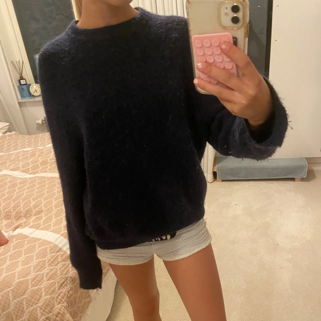 Marinblå stickad tröja