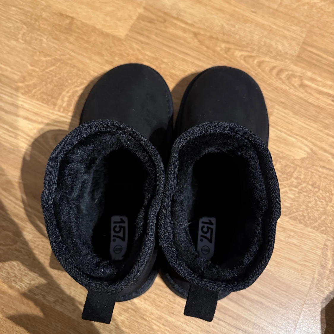 Svarta uggs lager157 - 1