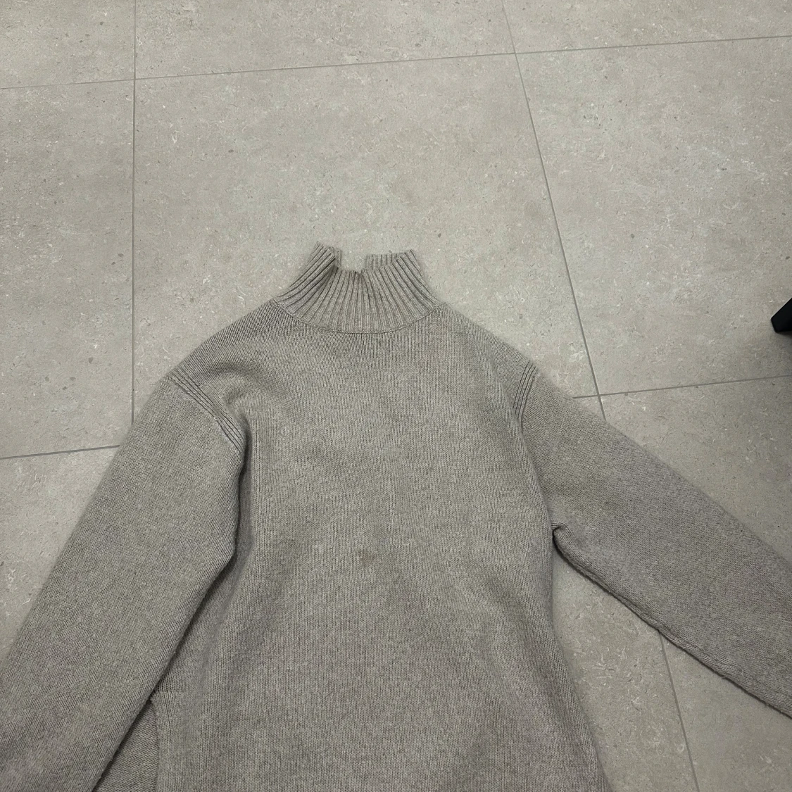 Beige stickad polotröja - 1