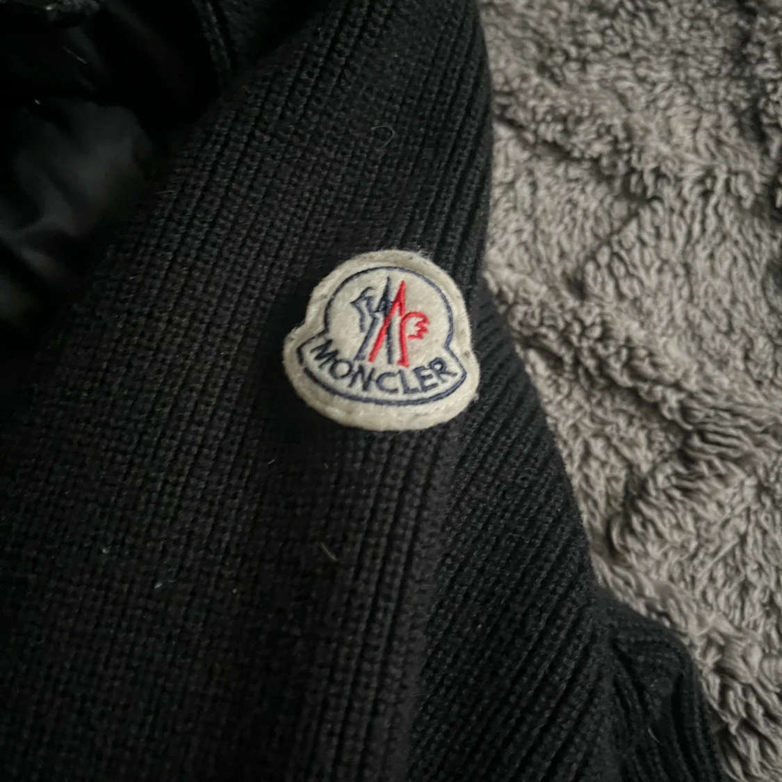 Svart Moncler pufferjacka med huva - 1