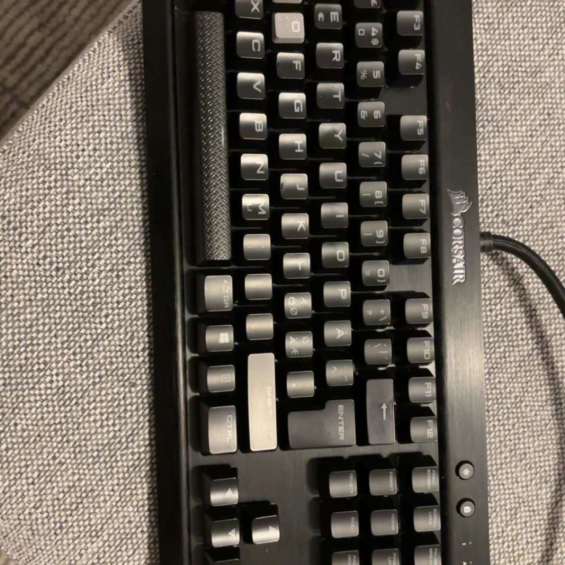 Corsair K70 LUX & Logitech G Pro X Superlight - 1