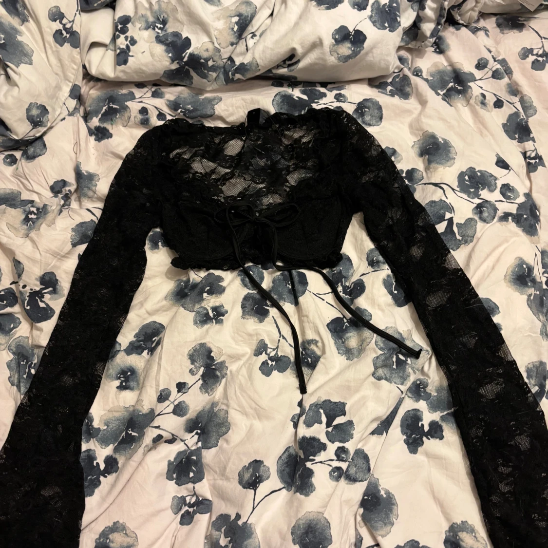 Svart spetsig långärmad korsettopp - 1