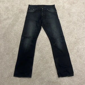 Nudie jeans - Snygga Nudie jeans med en skön Fade skriv vid minsta intresse 