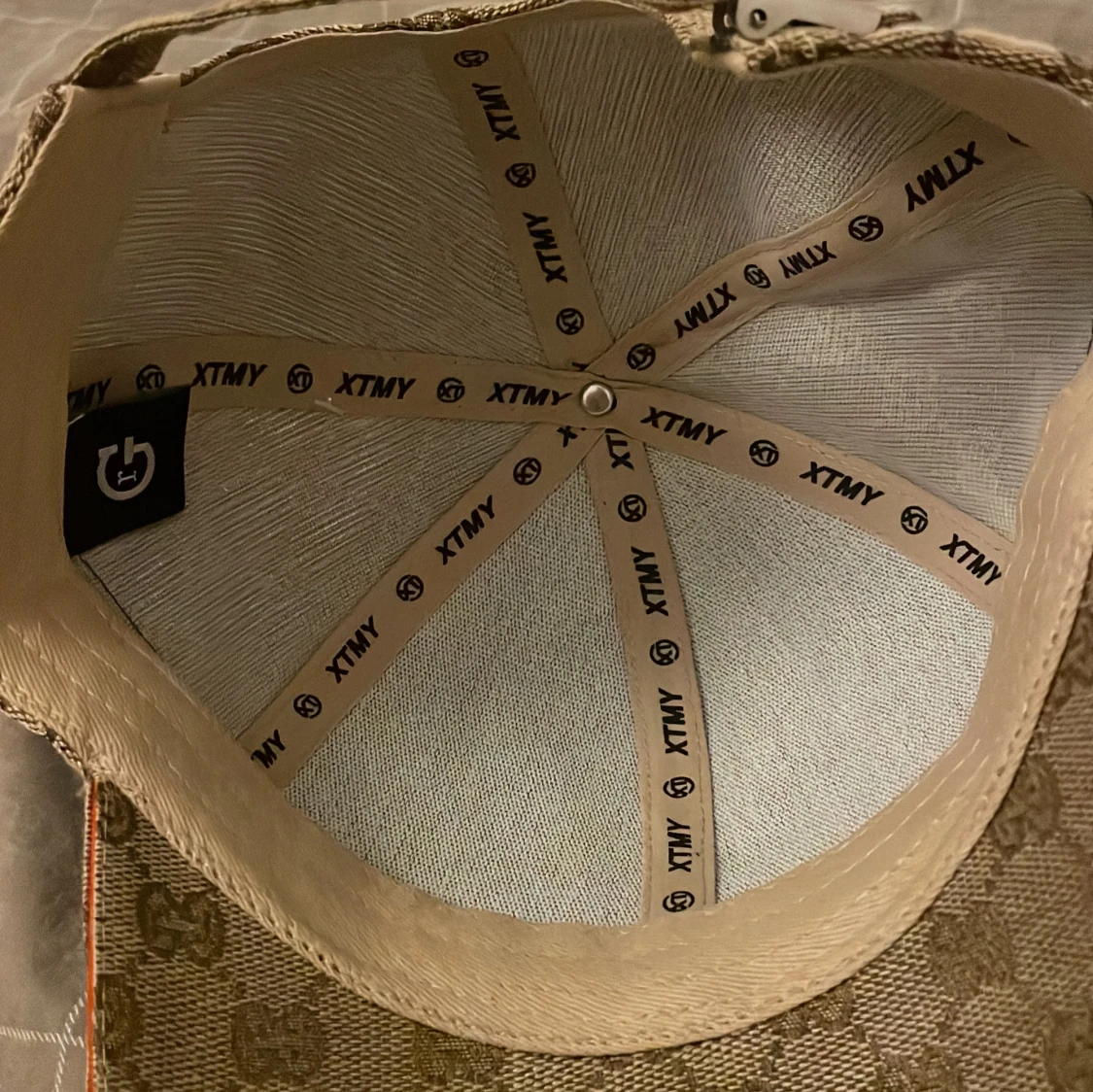 Beige keps med GG-mönster och ränder - 2