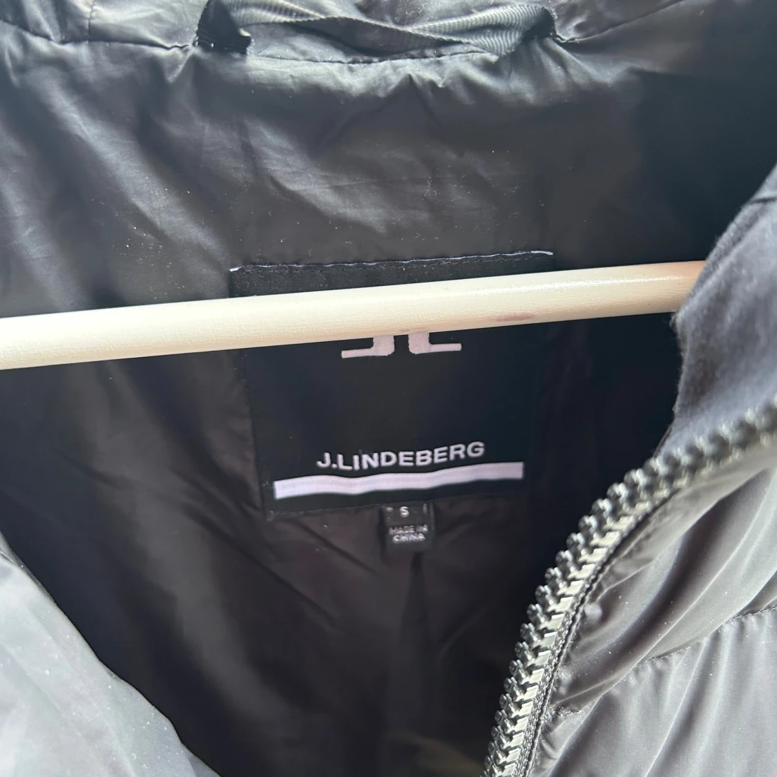 Svart Dunjacka från J. Lindeberg - 4