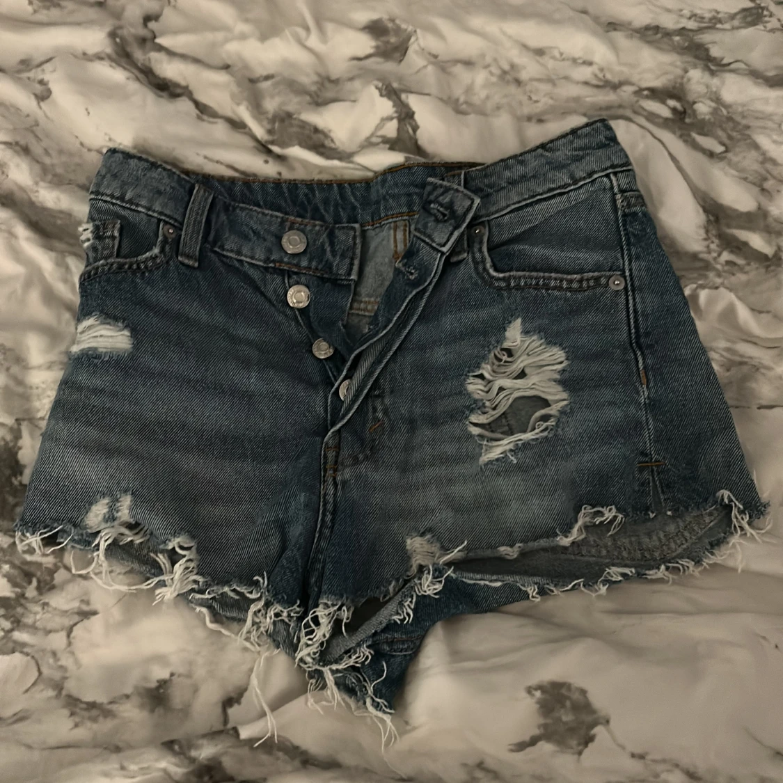 Blå high waist jeansshorts &Denim