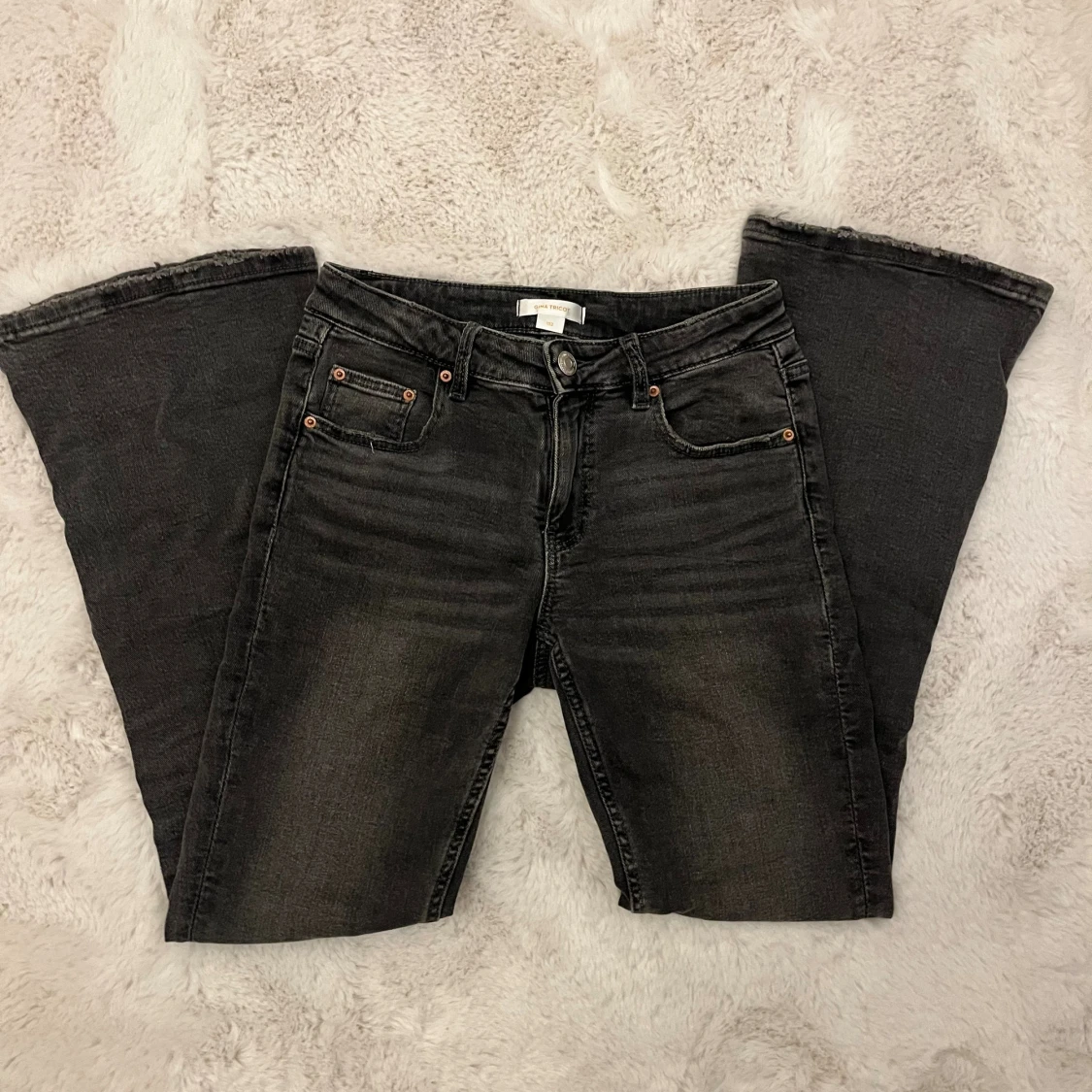 Svarta bootcut jeans från Gina Tricot