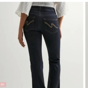 Nelly jeans - Mörkblå jeans från Nelly i strl 38. Säljer då de ej kommer till användning, helt nya💕