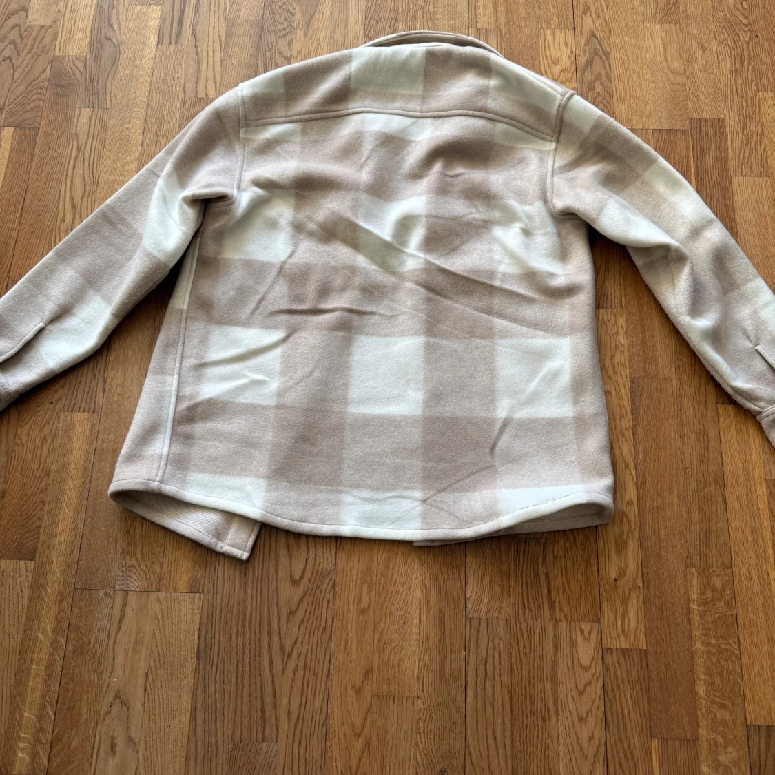 Beige och vit rutig H&M jacka - 1