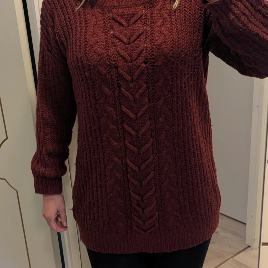 Vinröd stickad tröja från Sister