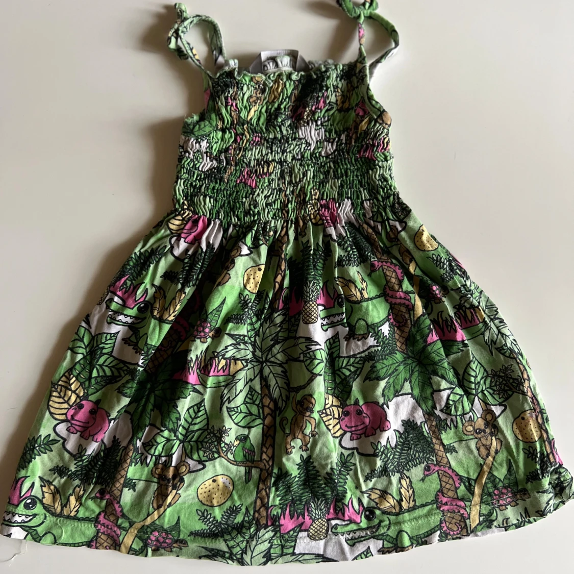 Grön djungelklänning från Kappahl Kids