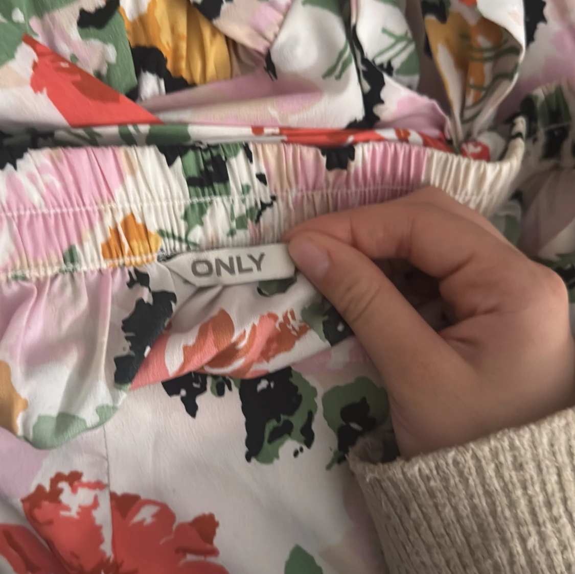 Blommig volangkjol från ONLY - 2