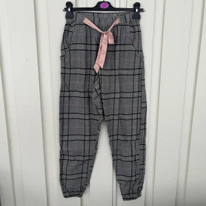Pyjamasbyxor  - Ett par pyjamasbyxor från Hunkemöller, storlek xs 