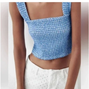 Blå linnetopp  - Superfin blå topp från Zara i storlek s, använd ett fåtal gånger 🩵De två första bilderna är lånade. Hör av dig om du har funderingar! 