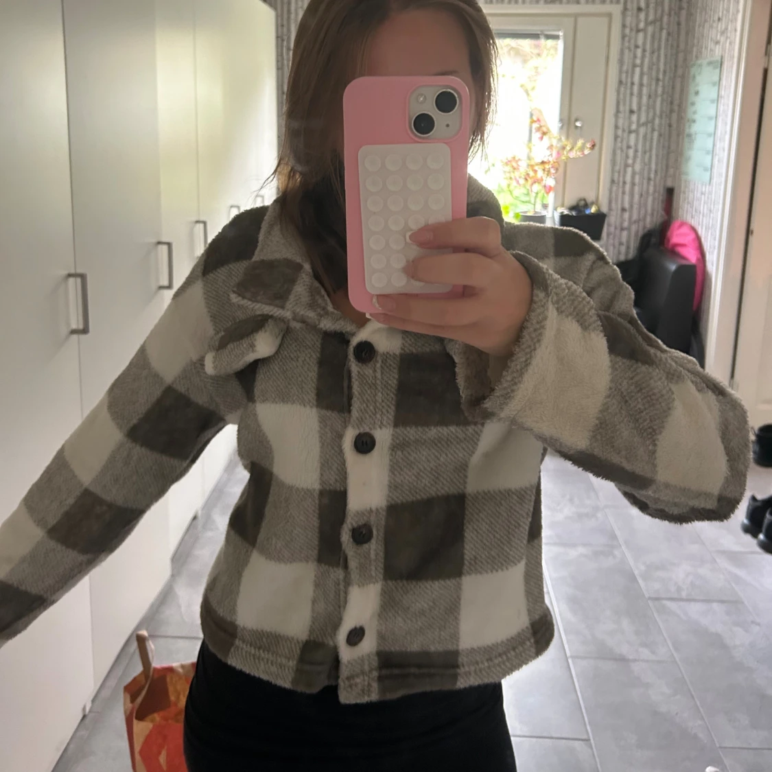 Rutig teddyjacka i grå och vitt - 1