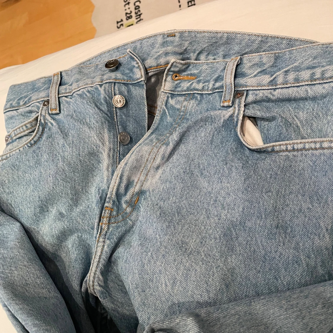Ljusblå loose fit jeans från Arket - 1