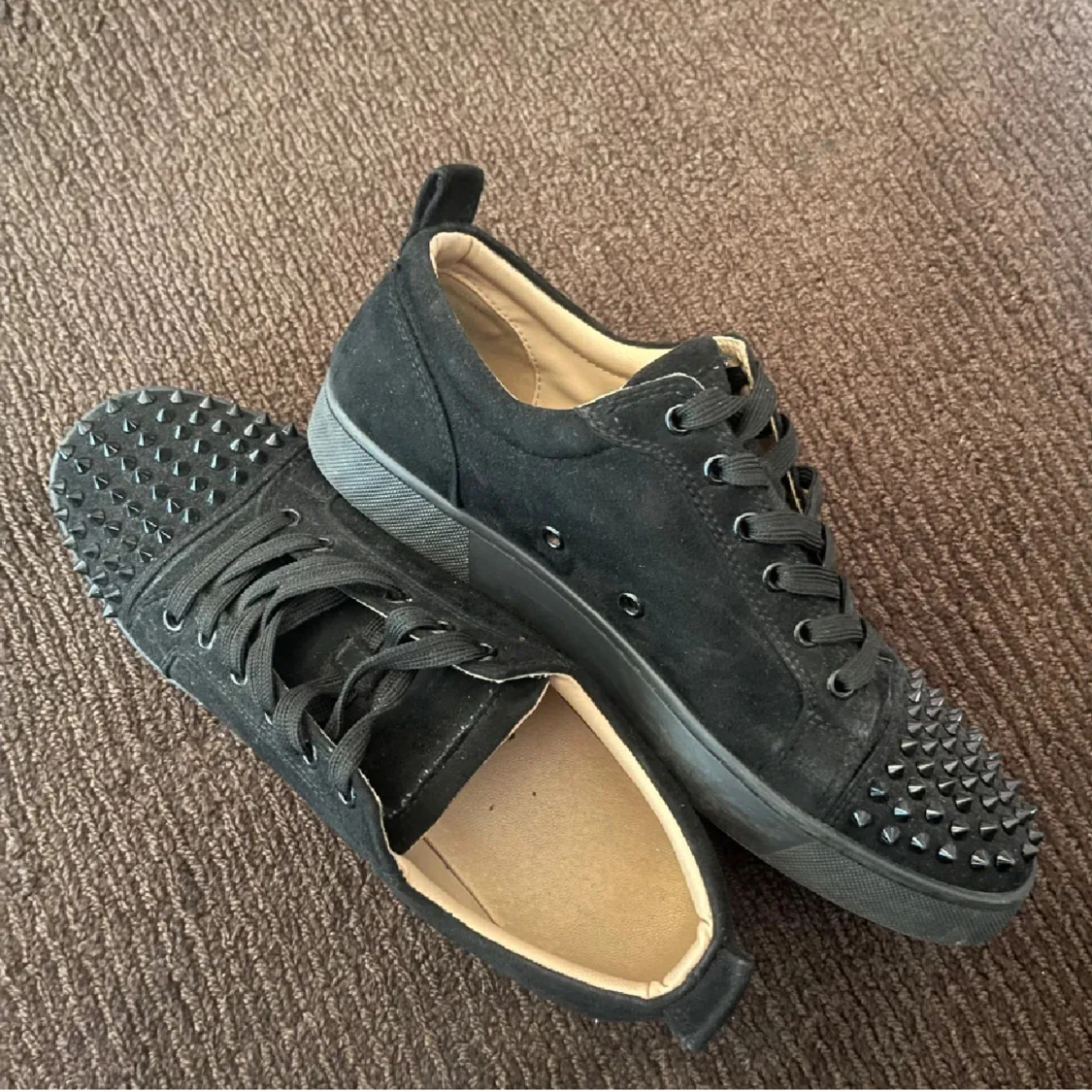 Svarta sneakers med nitar - 1