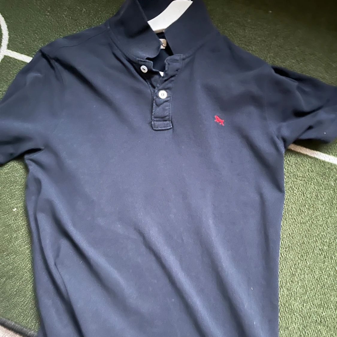 Mörkblå pikétröja från L.O.G.G.