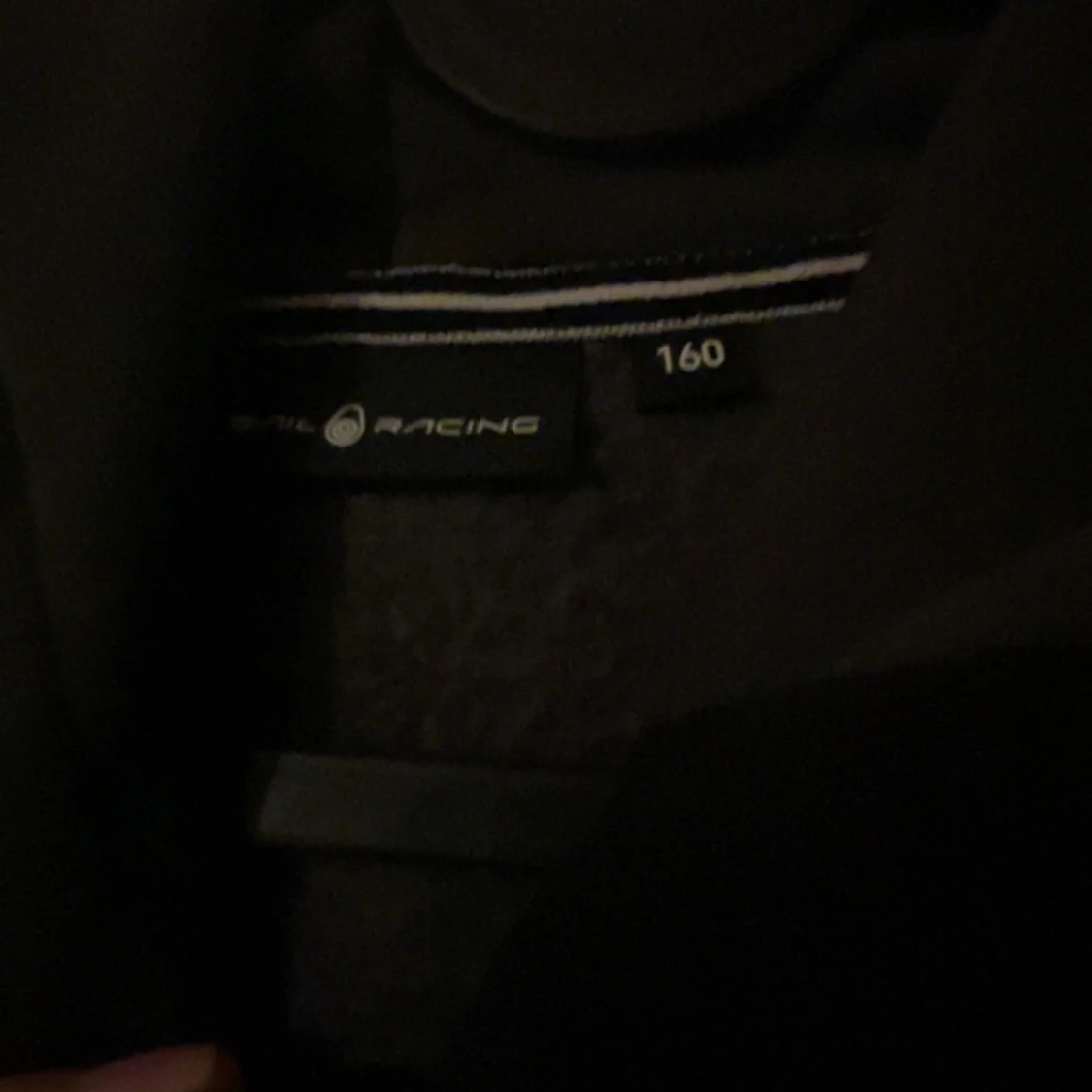 Svart/grå hoodie från Sail Racing - 2