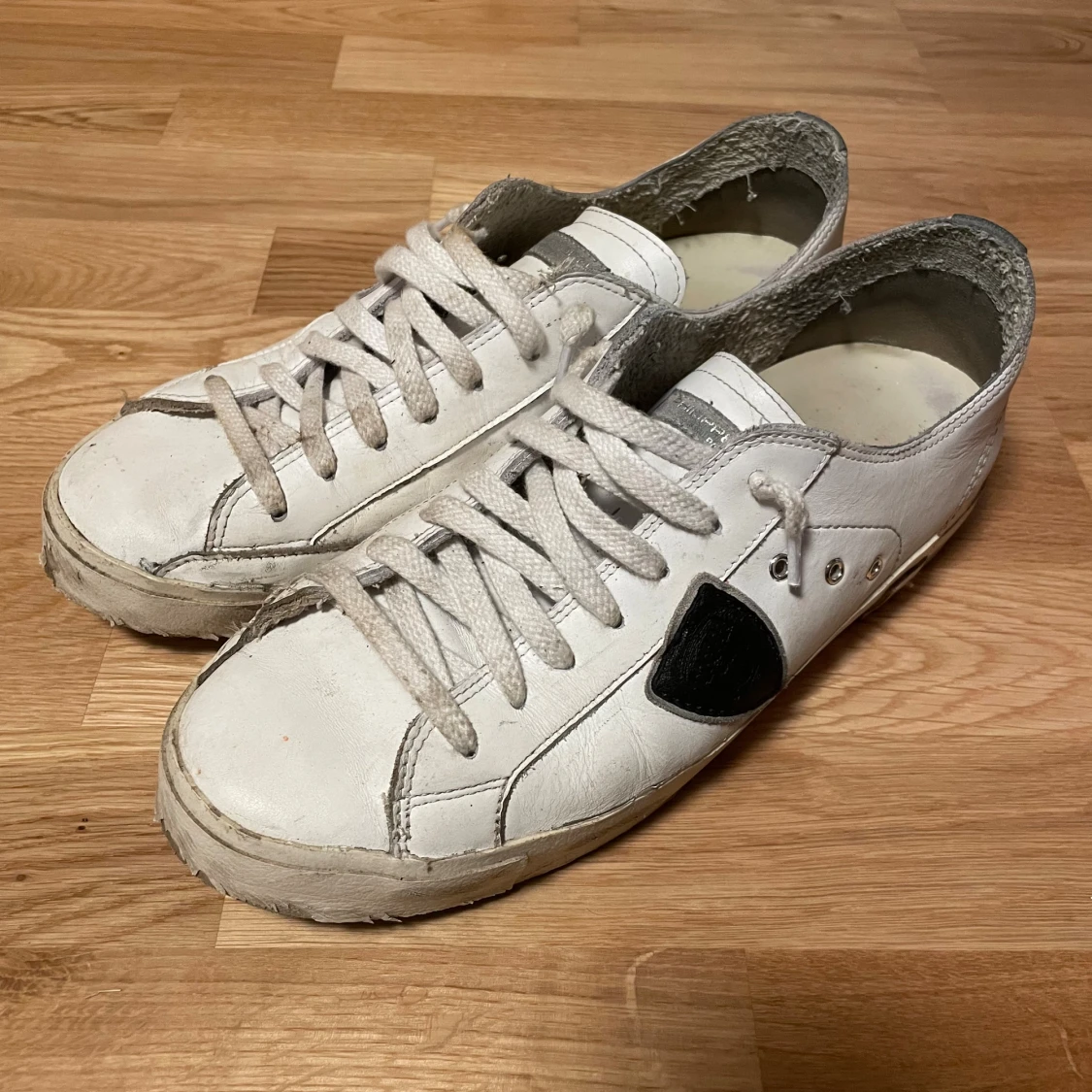Vita Philippe Model sneakers med svart detalj - 2