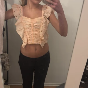 Rosa topp - En orange/rosa topp från hm, använd två gånger och passar super bra till fest eller sommardagar💗 