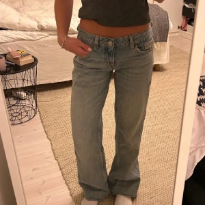 Lågmidjade Zara jeans - Super trendiga lågmidjade Zara jeans🤗
