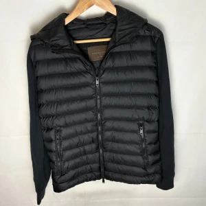 Massimo dutti cardigan  - Modellen är 185