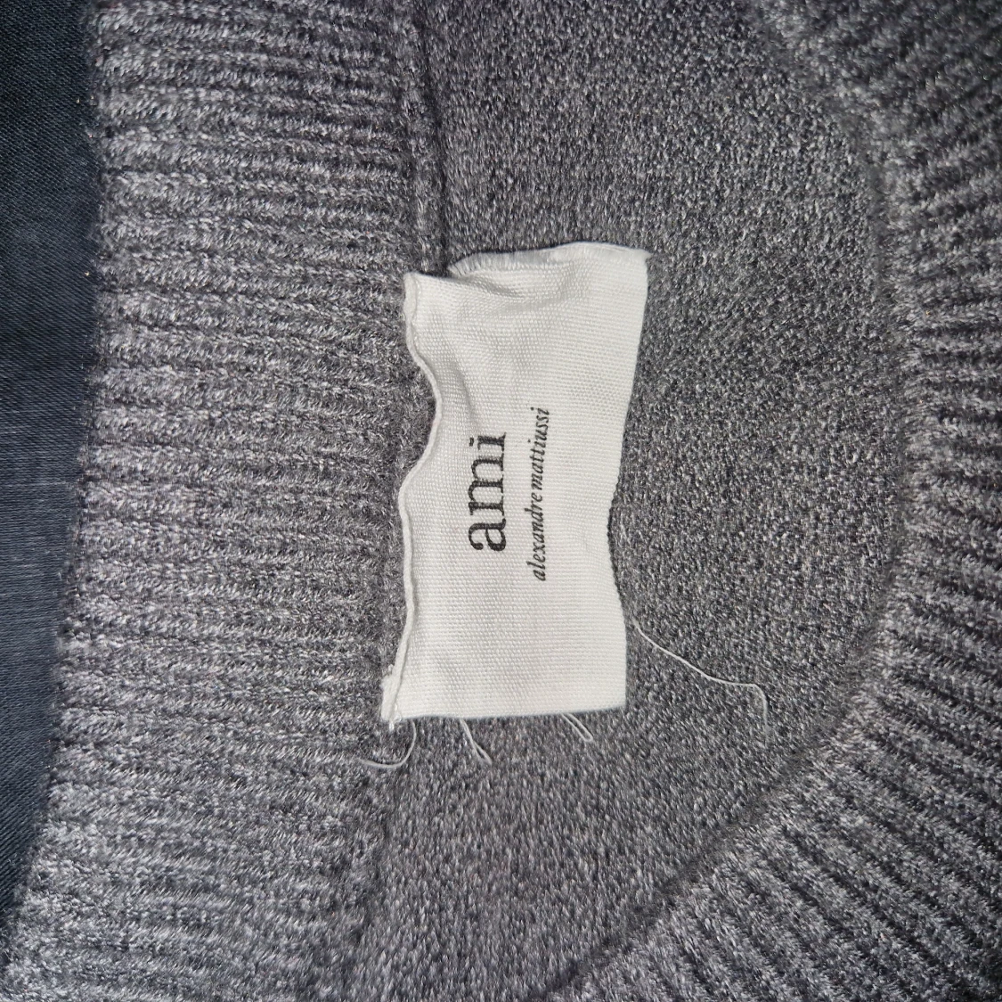 Grå stickad tröja från Ami Paris - 2