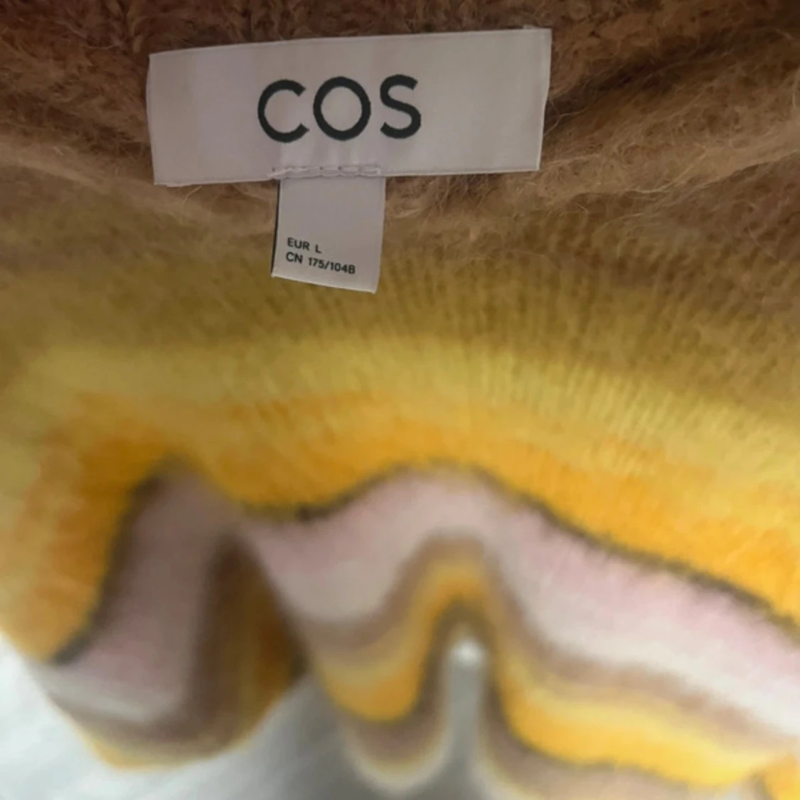 Randig mohairtröja från COS i L - 1