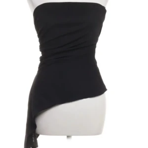 Svart asymmetrisk tubtopp - använd en gång men lite för liten för mig, storlek S men väldigt tight i storleken så rekommenderar för en xs även xxs