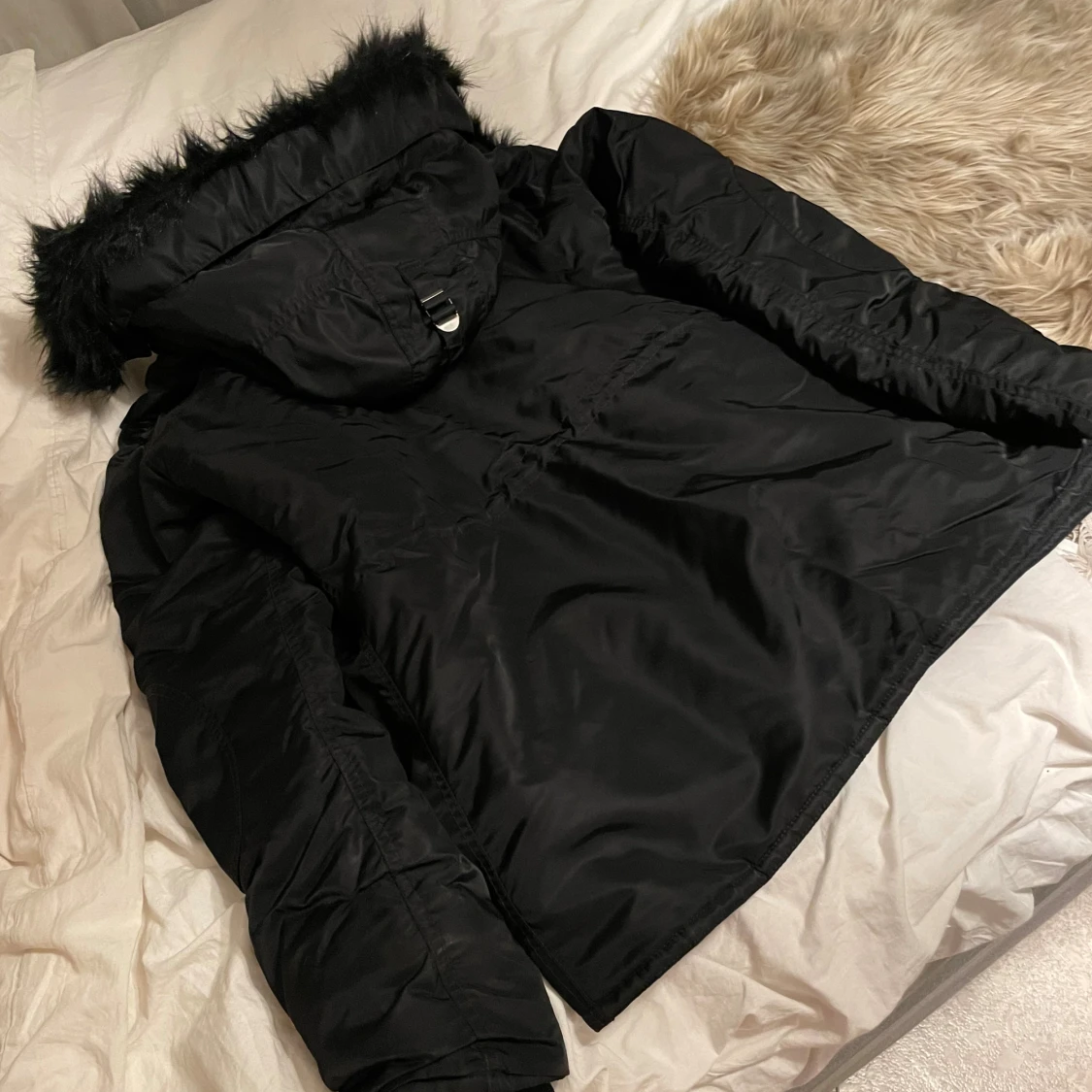 Svart parkajacka med fuskpäls från SIZE8NEEDLE - 1