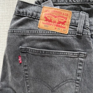 Levis 505 - Nytt skick. Stl 32/32 nypris runt 1500.