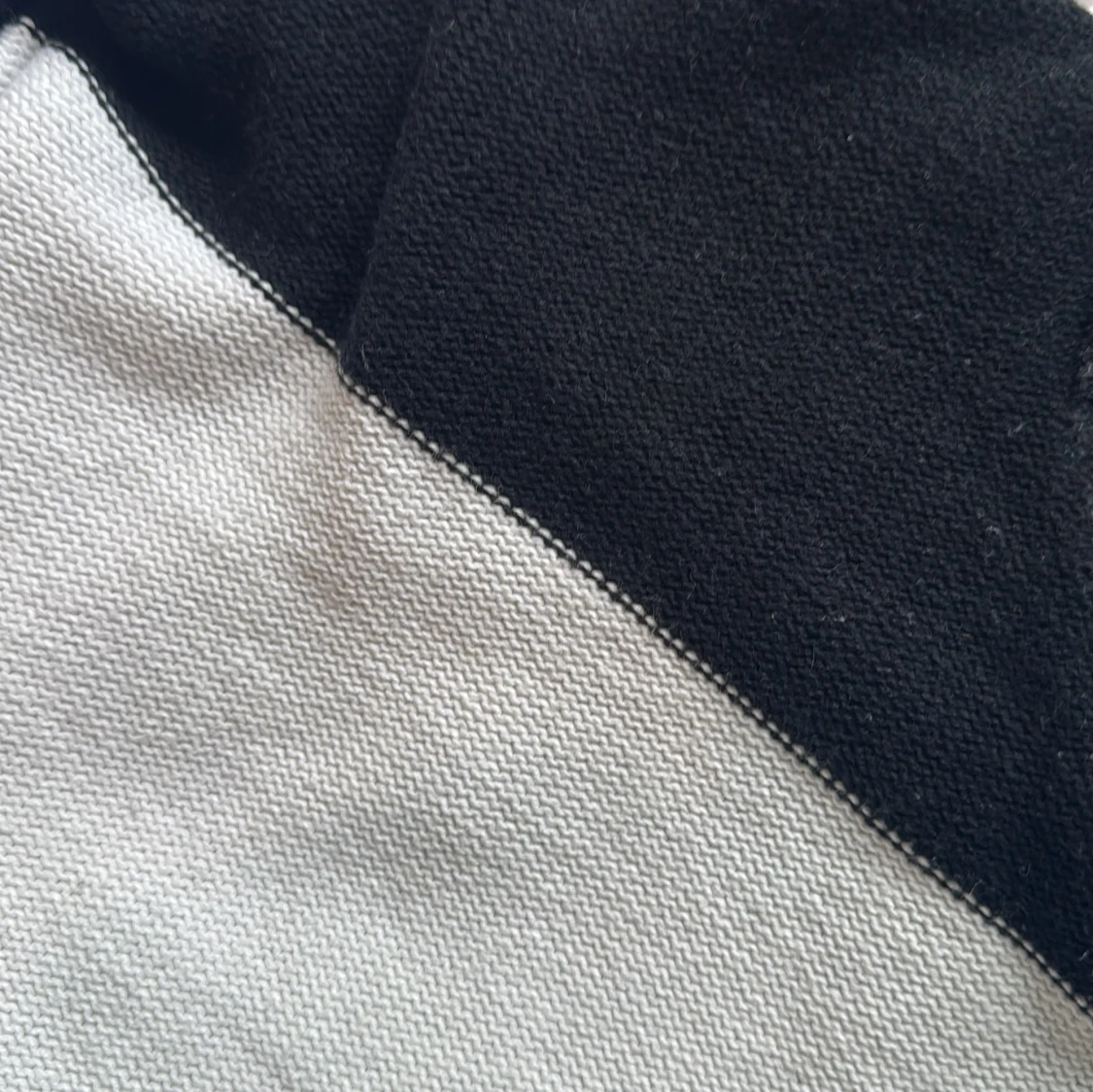 Svartvit stickad tröja från Rut&Circle - 3