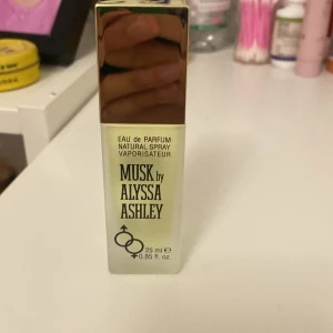 Alyssa Ashley parfym - Helt ny oanvänd. Luktar rent och fräscht 