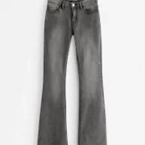 Lindex - Freja 164 - Säljer gråa jeans byxor från Lindex. Använda en till två gånger. Nytt skick. Storlek 164