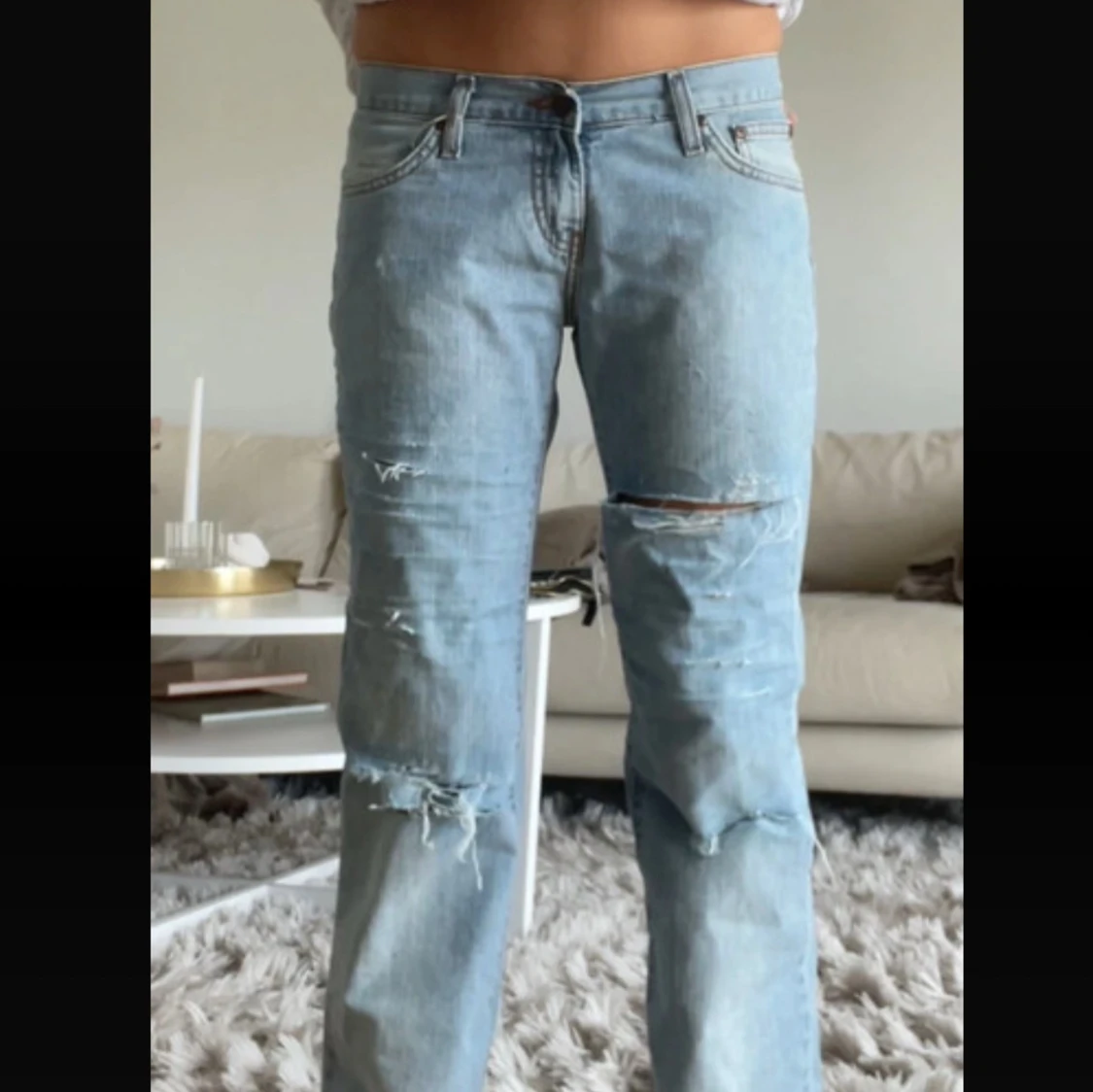 Ljusblå slitna bootcut jeans  - 2