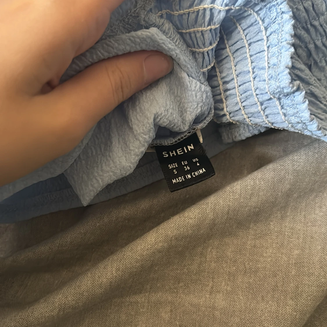 Ljusblå blus med puffärmar från SHEIN - 2