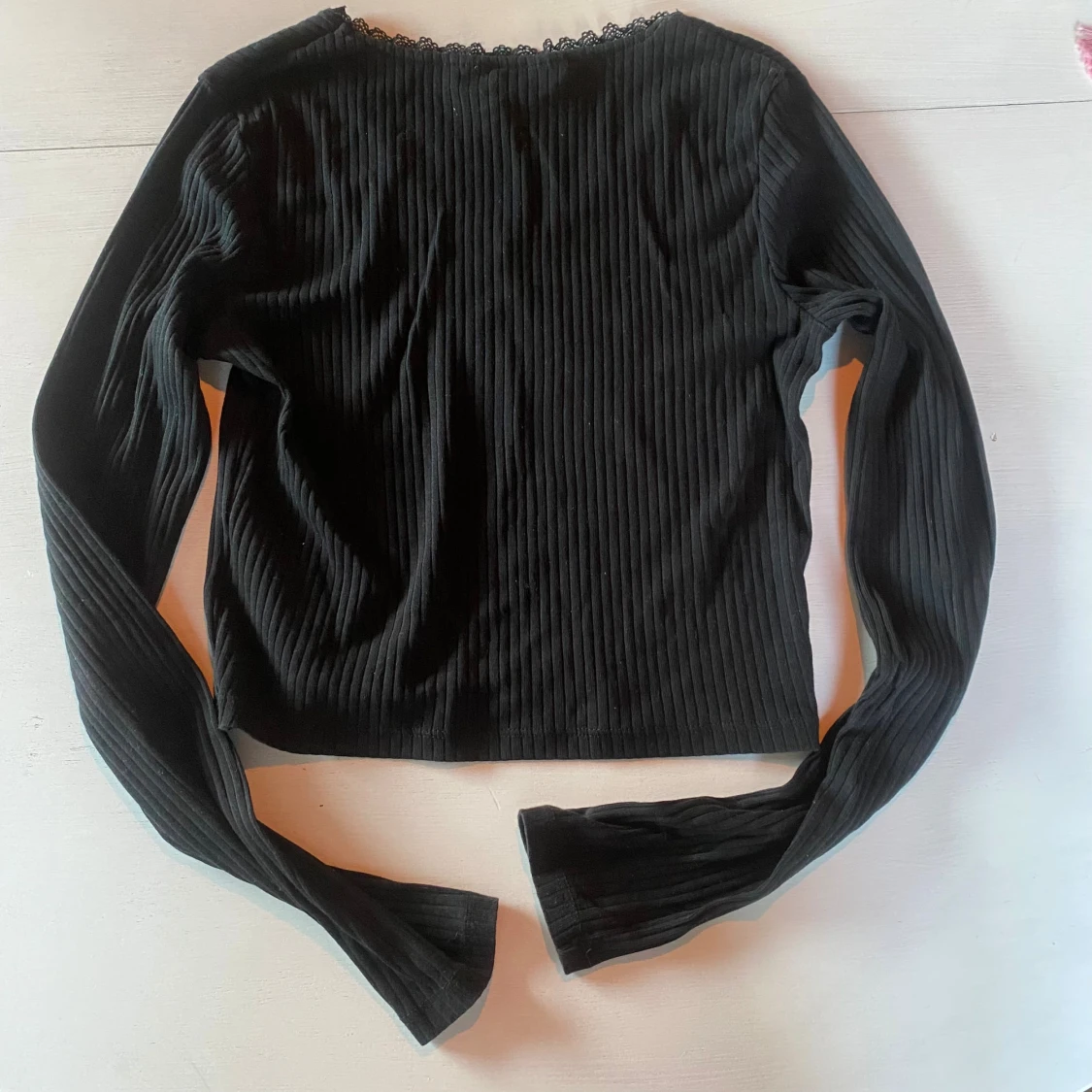 Svart ribbad långärmad topp - 2