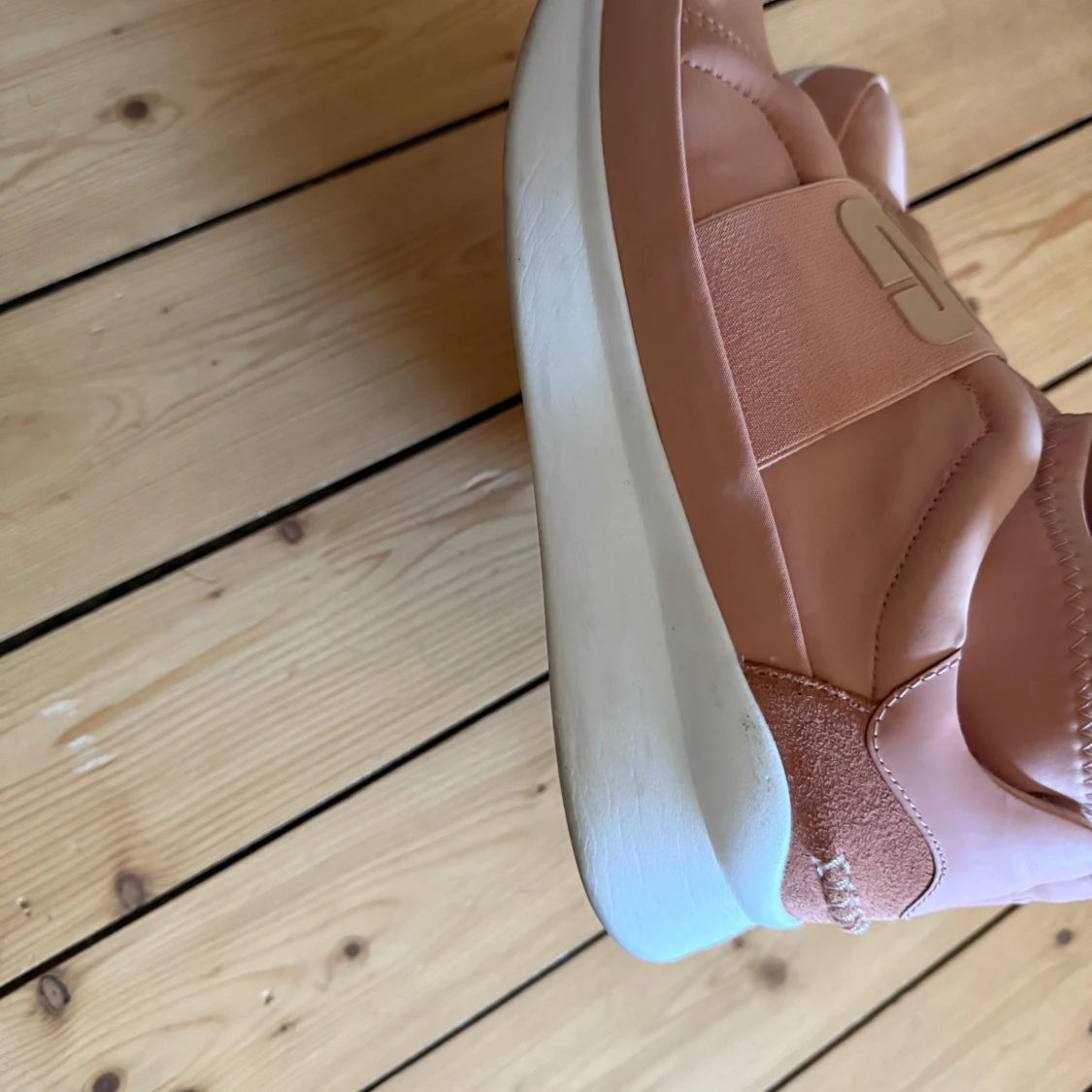 Rosa sneakers från UGG med bred resår - 1