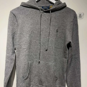 Ralph Lauren Kashmir Hoodie - Ralph Lauren Kashmir Hoddie | Skick: 9/10 | Storlek: M  Sitter Som S | Nypris: 3500kr | Pris: 799kr | Hör av er vid mer frågor | Mvh Leon