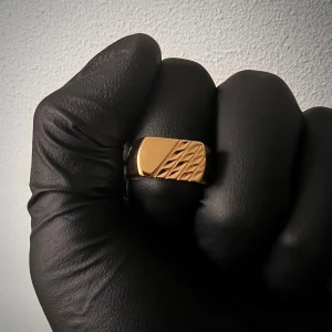 Klackring 14K Rött Gulddoublé - Klackring i 14K rött gulddoublé. Stämplad 585 RG. Storlek diameter 20 mm.