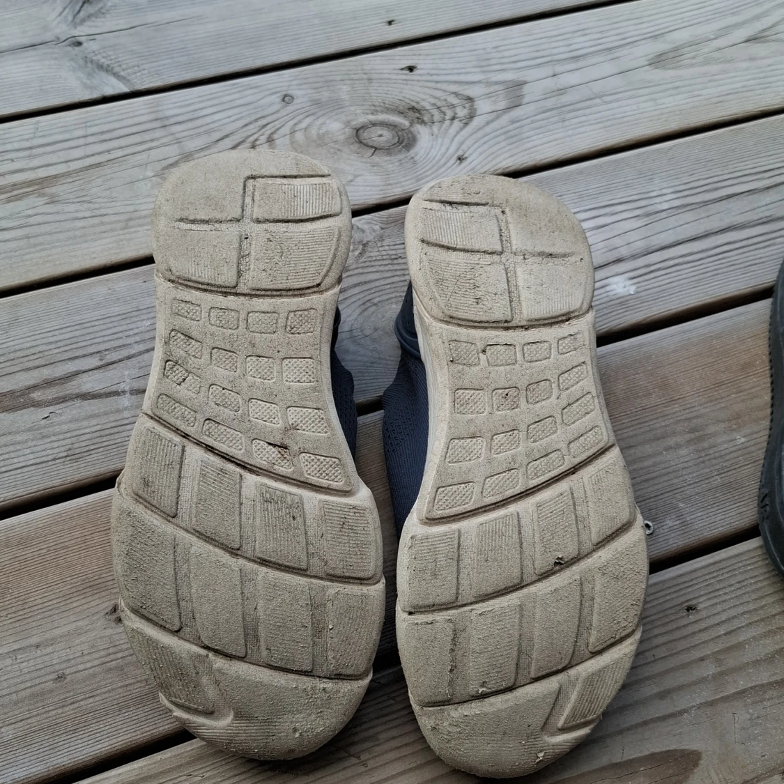 Mörkblå slip-on sneakers från Cruz - 1