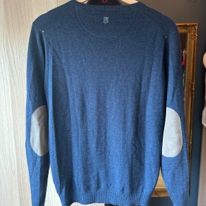 Hansen & Jacob crewneck - Säljer nu min Hansen & Jacob crewneck som är i fint skick, storlek S.