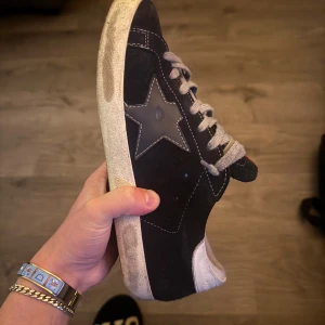 Golden goose Superstar 42 - Golden goose Superstar storlek 42. Om du har några frågor eller är intresserad, skicka ett PN!