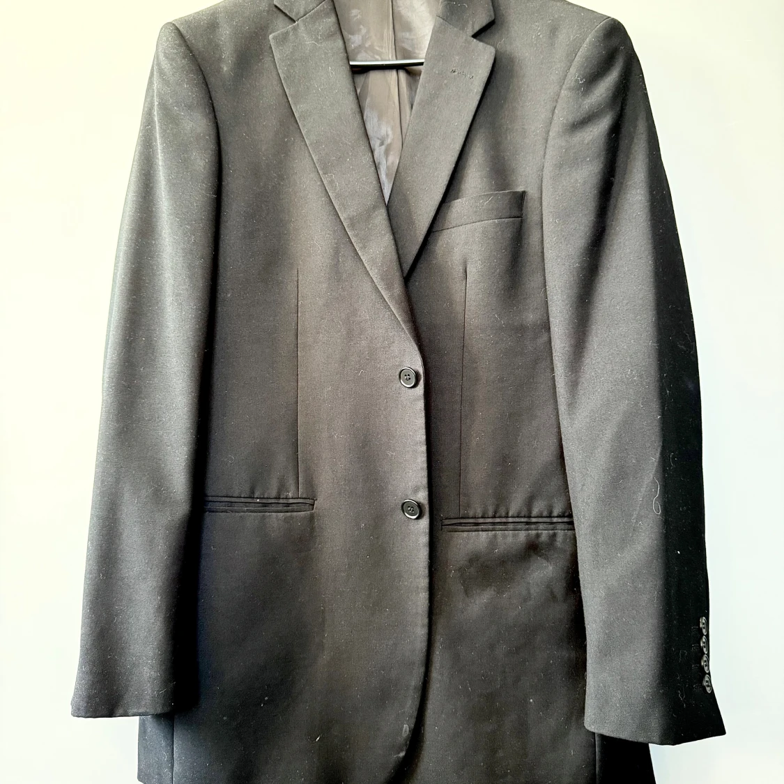 Svart klassisk kavaj med två knappar - 2