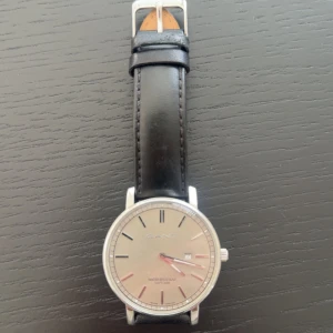 Gant klocka - Gant klocka med läderband i superbra skick! Behöver ett batteribyte